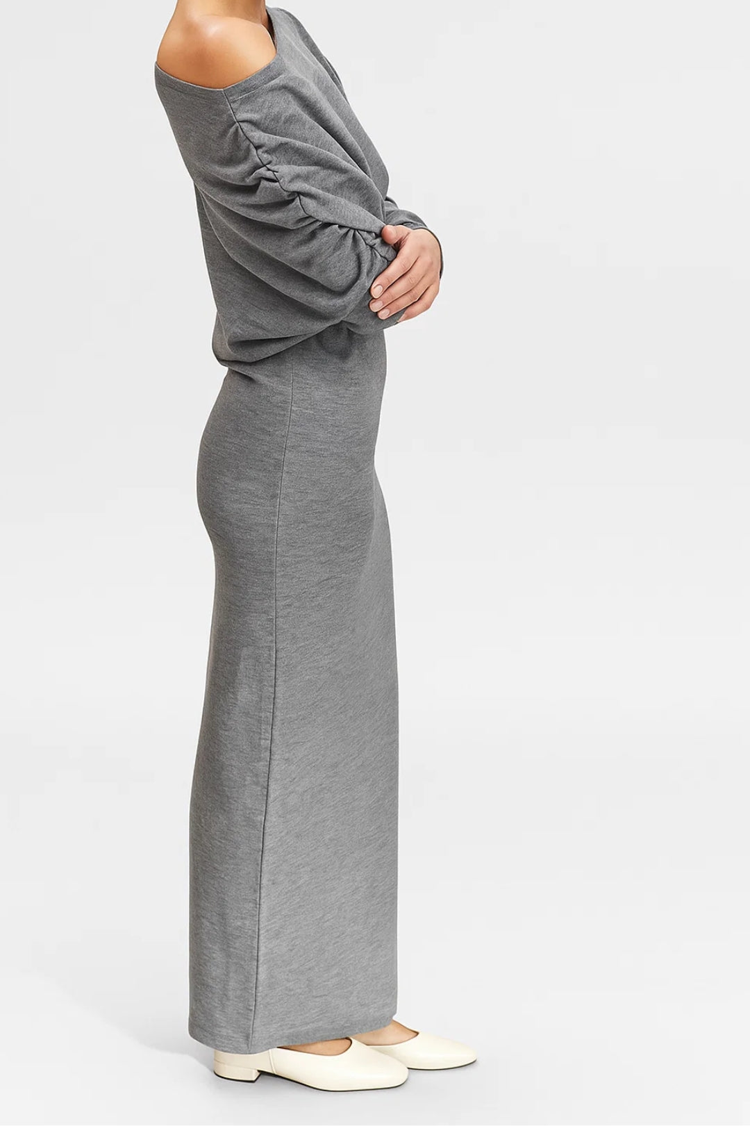 Strickkleid Lang | Asymmetrischer Ausschnitt mit Langarm | Weich und Figurnah