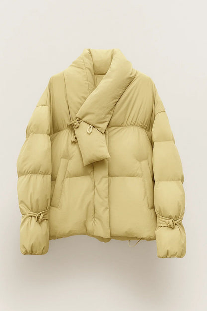 Voluminöse Jacke | Mit Bindedetail am Kragen | Warmer Komfort