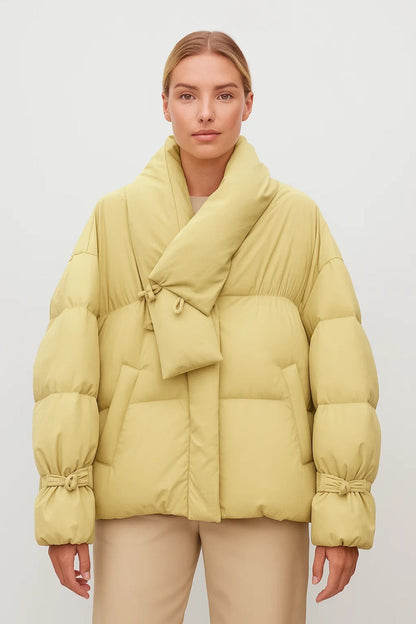 Voluminöse Jacke | Mit Bindedetail am Kragen | Warmer Komfort