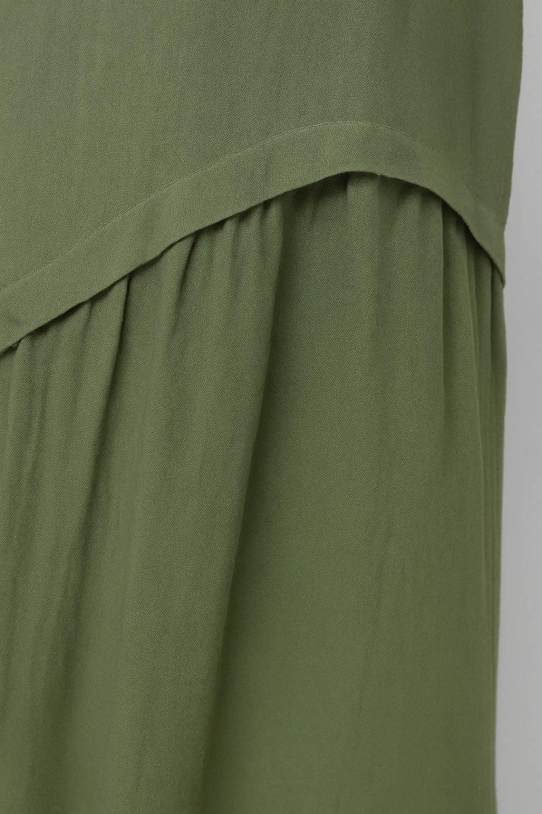 Weites Kleid | Kurzarm mit V-Ausschnitt | Lässige Eleganz