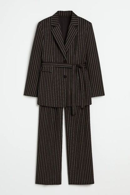 Zweiteiliges Set | Gestreifter Blazer mit passender Hose | Klassische Eleganz