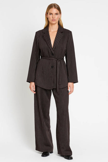 Zweiteiliges Set | Gestreifter Blazer mit passender Hose | Klassische Eleganz