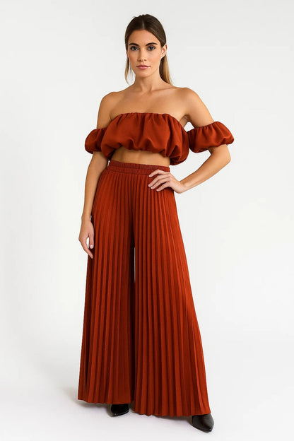 Zweiteiliges Set | Off-Shoulder-Top mit Plisseehose | Sommerliche Eleganz