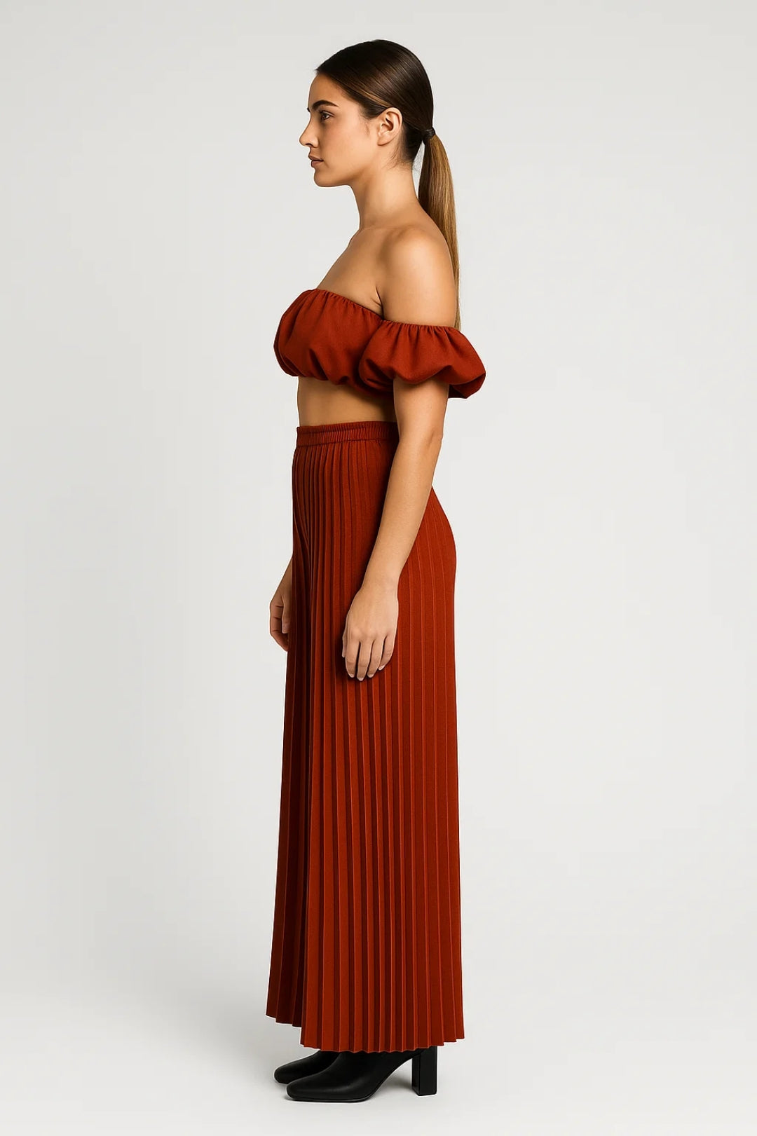 Zweiteiliges Set | Off-Shoulder-Top mit Plisseehose | Sommerliche Eleganz