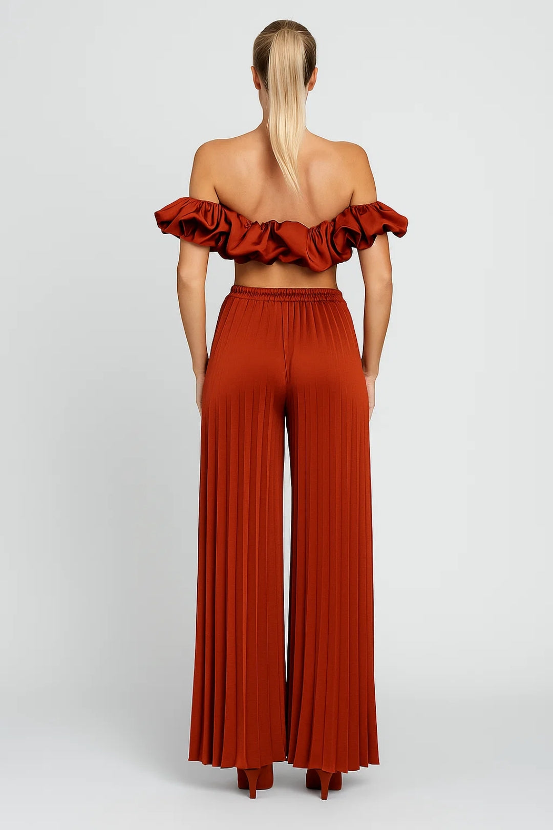Zweiteiliges Set | Off-Shoulder-Top mit Plisseehose | Sommerliche Eleganz