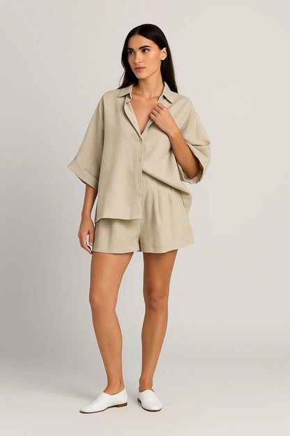 Zweiteiliges Set | Weite Hemdbluse mit Shorts | Sommerliche Schlichtheit