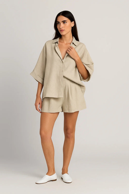 Zweiteiliges Set | Weite Hemdbluse mit Shorts | Sommerliche Schlichtheit
