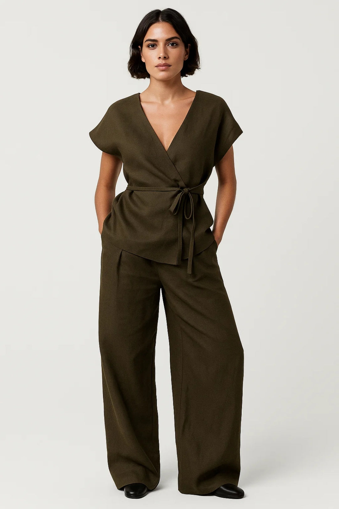 Zweiteiliges Set | Wickeloberteil mit weiter Hose | Schlichte Eleganz