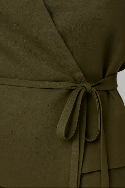 Zweiteiliges Set | Wickeloberteil mit weiter Hose | Schlichte Eleganz