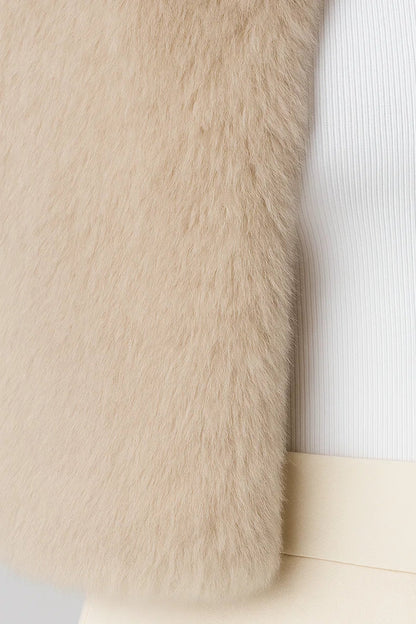 Herbstjacke aus Kunstfell | Weich und Stylisch | In Schwarz und Beige