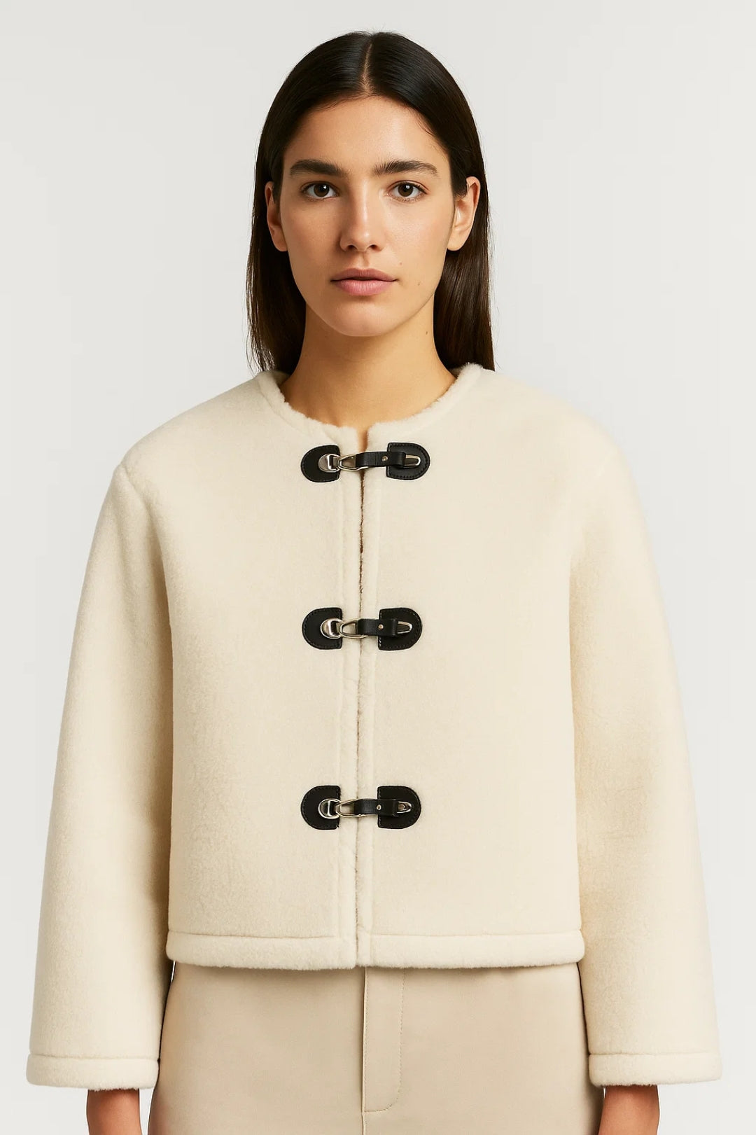 Kurze Jacke | Gerader Schnitt mit Hakenverschluss | Schlichte Eleganz
