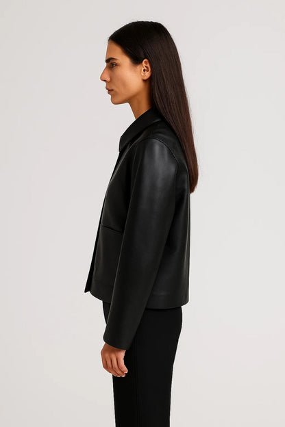 Kurze Damenjacke | Minimalistischer Schnitt mit Knopfleiste | Zeitlose Eleganz