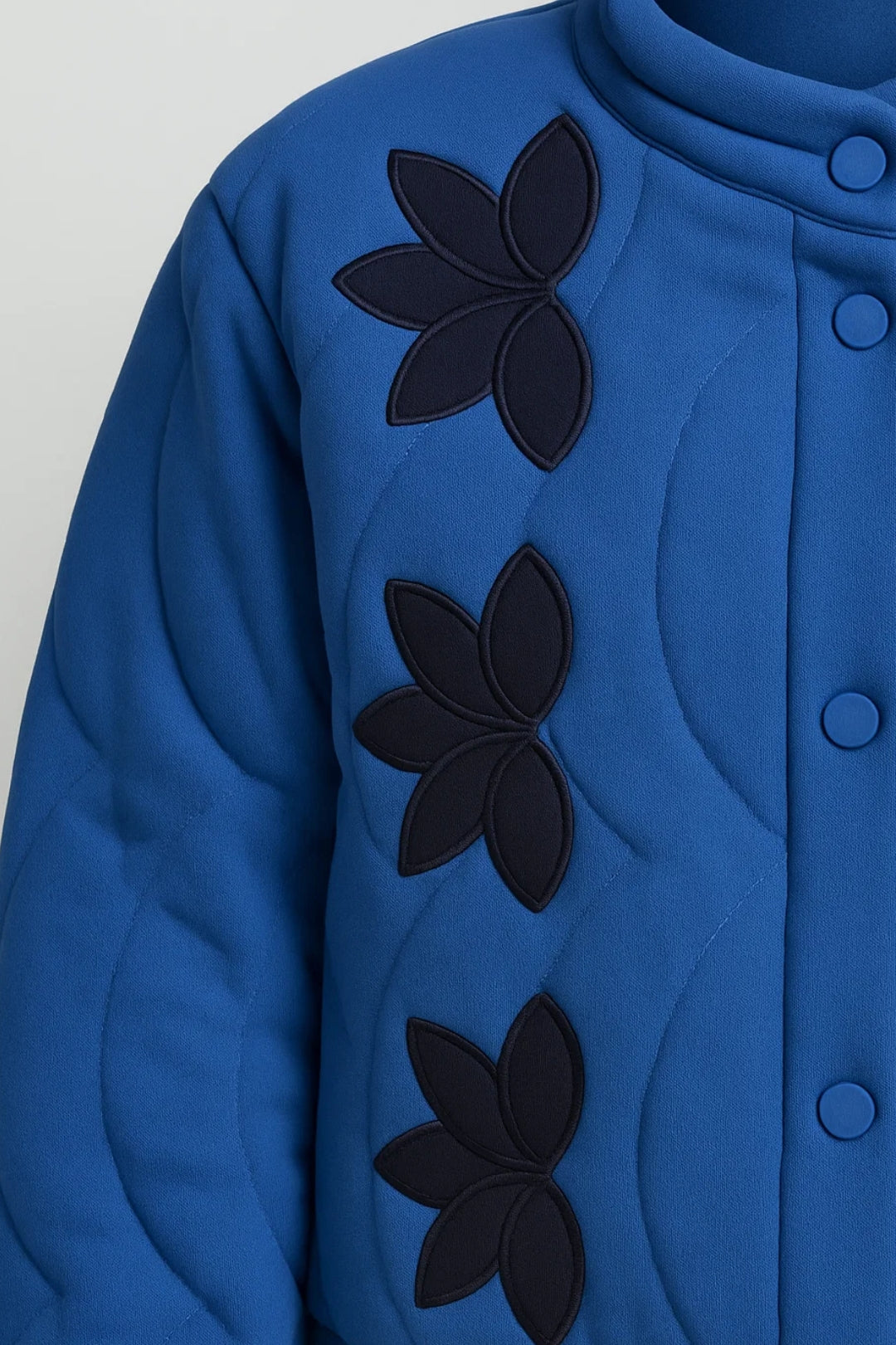 Steppjacke mit Blumenmuster | Rundhalsausschnitt | Verspielter Stil