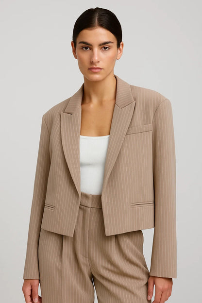 Kurzer Blazer | Feine Nadelstreifen | Moderner Business-Stil