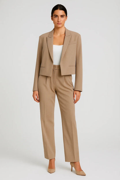Kurzer Blazer | Feine Nadelstreifen | Moderner Business-Stil