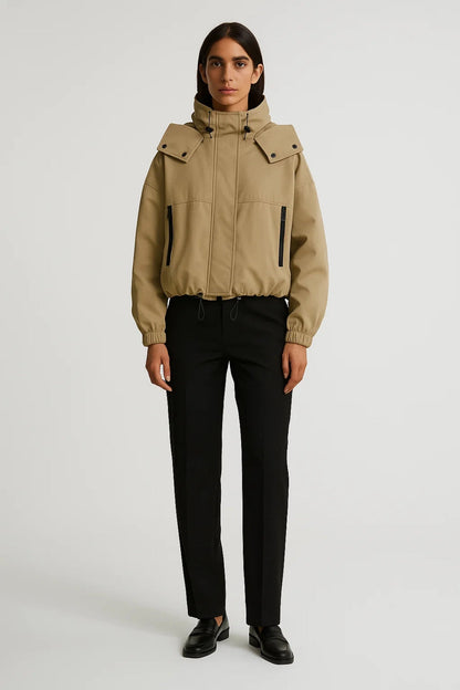 Kurze Damenjacke mit Kapuze | Technischer Stil mit Kordelzug | Funktional und Modern